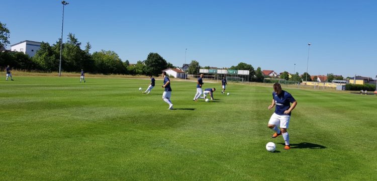 Aufwärmen 1. Manschaft SC Adelsdorf